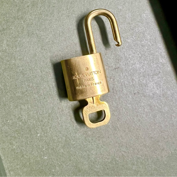 Authentic LV Louis Vuitton lock and key #310 - Picture 5 of 6